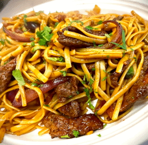 Tallarín saltado de Carne
